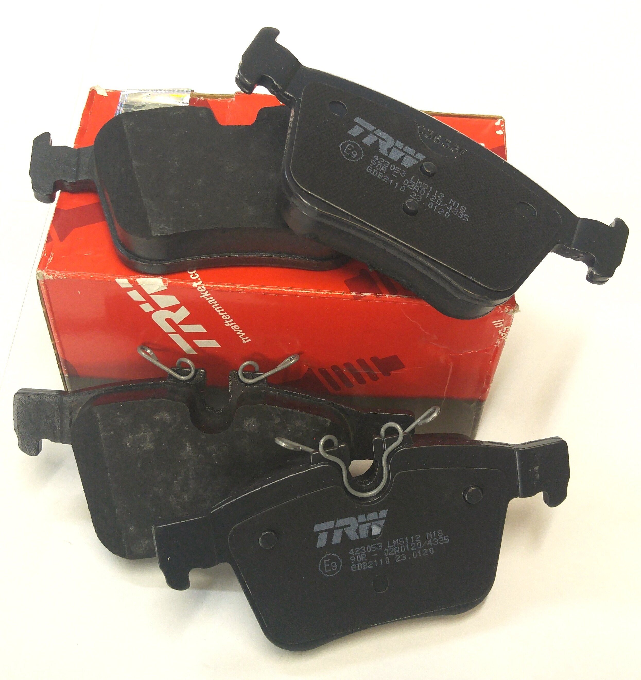Колодки тормозные задние EVOGUE/DS/VELAR (LR110327||TRW)